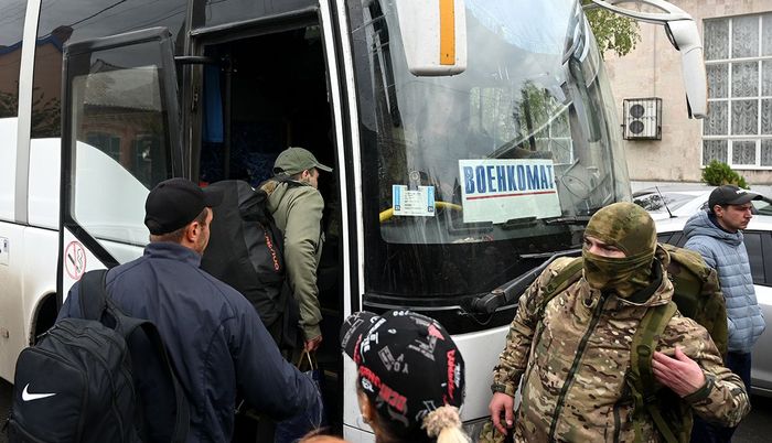 В приоритете – служба по контракту
